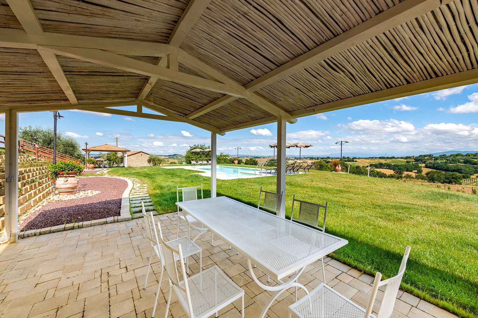 Gazebo in piscina